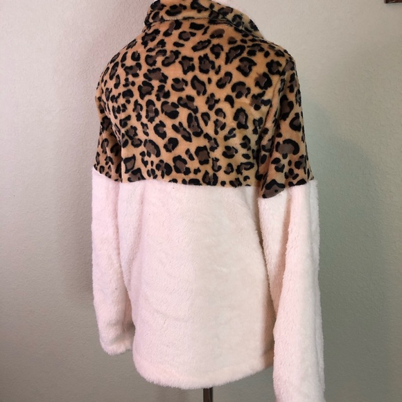 Last size Small Faux Fur Leopard Pullover Sweater - Picture 7 of 8